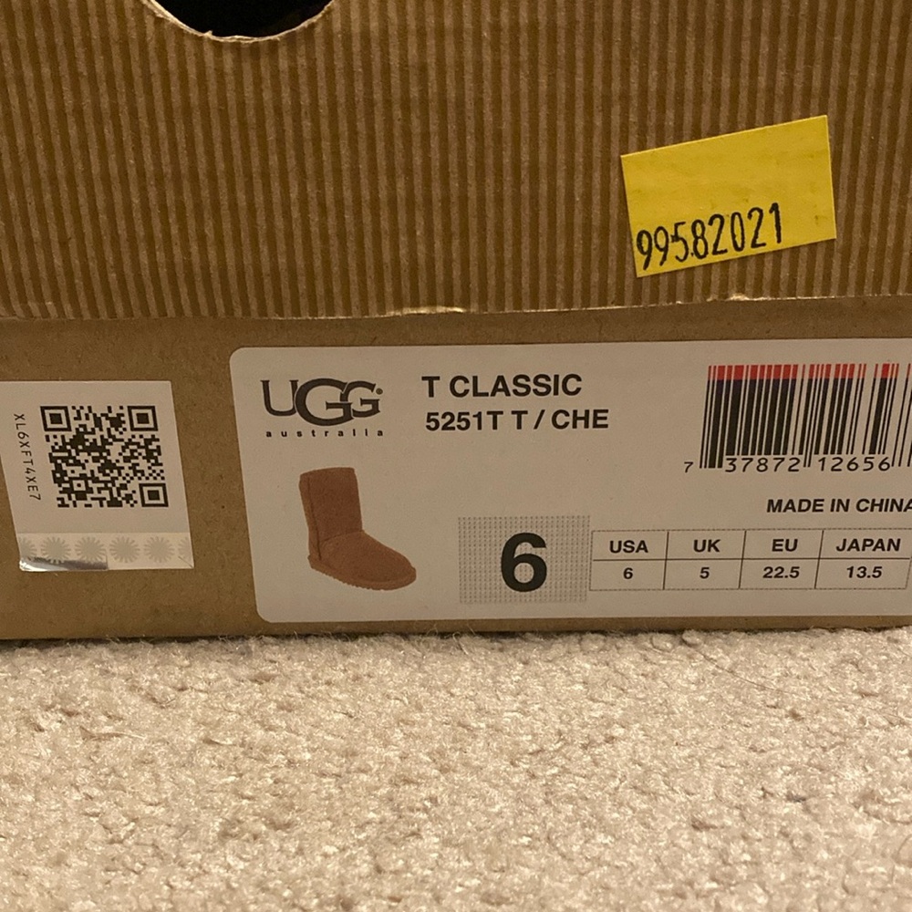 UGG Classic Short Boots - Brown